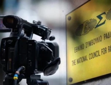 Παππάς για τηλεοπτικές άδειες: «Επιβάλλεται να ξανασηκωθείς» - «Μπαίνει μια τάξη» σχολιάζει ο Βούτσης